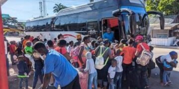 Miles de haitianos retornan voluntariamente hacia Haití tras el conflicto del Masacre