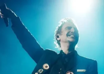 Acusan a Alejandro Fernández de dar concierto «borracho» y dormirse en show