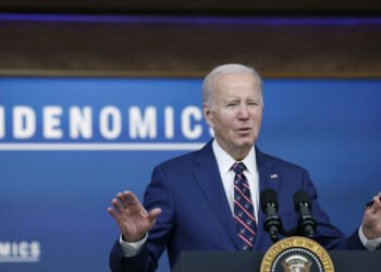 Biden emite una orden ejecutiva «histórica» referente a la IA: ¿qué estipula?