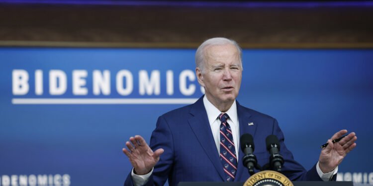 Biden emite una orden ejecutiva «histórica» referente a la IA: ¿qué estipula?