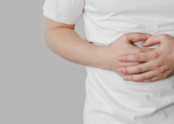 Oncóloga llama a no ignorar síntomas que podrían delatar un cáncer gastrointestinal