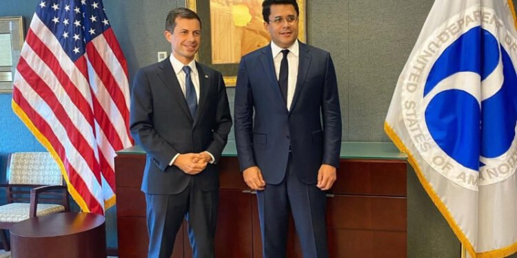 Ministerio de Turismo busca fortalecer la conectividad aérea de las líneas aéreas dominicanas”.