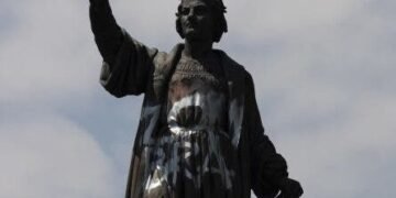 La estatua de Cristóbal Colón sigue sin tener un lugar en Ciudad de México