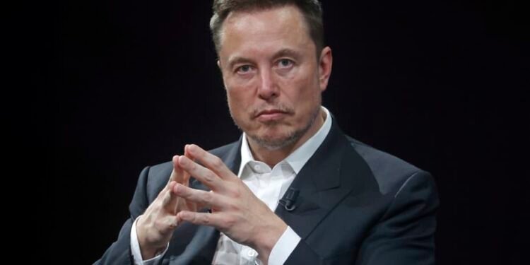 Elon Musk elimina los titulares de los artículos de prensa compartidos en X