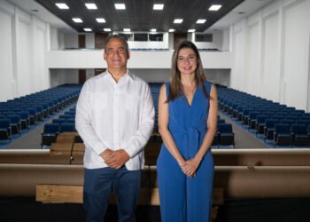 Cinemateca Dominicana recibe donación de pantallas para sala de cine