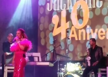 Jackeline Estévez celebra con éxito sus 40 años de trayectoria artística