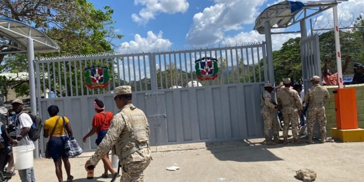 Cerrar la frontera es generar pobreza y hambre a mucha gente, dice Rosario Espinal