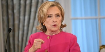 Hillary Clinton pide una «desprogramación formal» para los seguidores de Trump