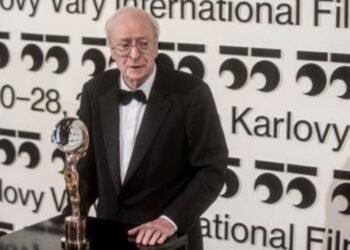 A sus 90 años, Michael Caine anuncia su retiro, «The Great Escaper» será su última película