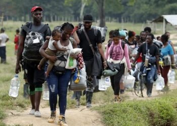 Senadores alertan sobre eventual ola migrantes