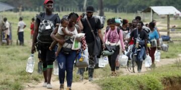 Senadores alertan sobre eventual ola migrantes