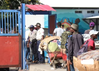 Aunque mantiene su puerta principal cerrada, Haití permite ingreso de productos alimenticios 