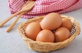 Investigadores observan los efectos en la salud de comer hasta tres huevos todos los días