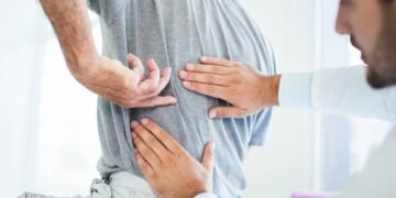 Neurocirujano pide darle importancia del dolor de espalda