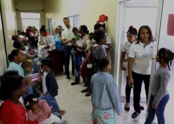 Hospitales siguen abarrotadas por casos de dengue