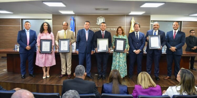 JCE logra certificaciones en las Normas ISO 9001, 27001 y 54001; OEA dice órgano electoral de RD es un referente regional