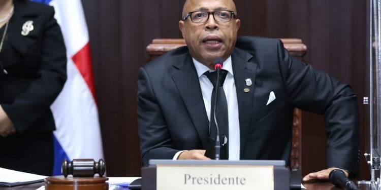 Pacheco afirma oposición rechaza préstamos para subir en las encuestas