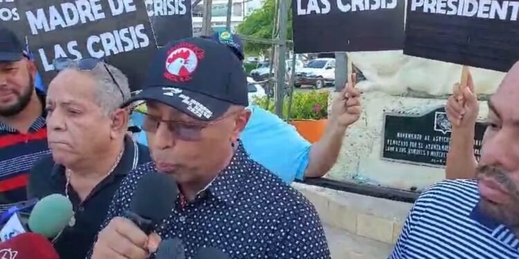 Productores de huevo protestan contra el Gobierno; llaman “la madre de la crisis” al cierre fronterizo