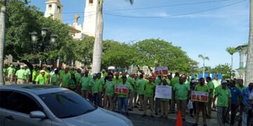 Taxista en Puerto Plata opuestos al Tren Turistico del Atlantico