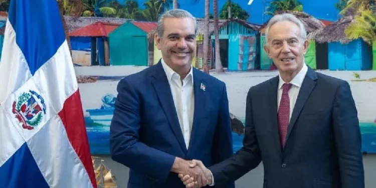 Blair se reúne con Abinader para tratar crisis con Haití sobre canal