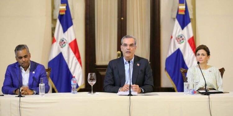 Abinader declara el domingo como no laborable y en emergencia la compra de bienes