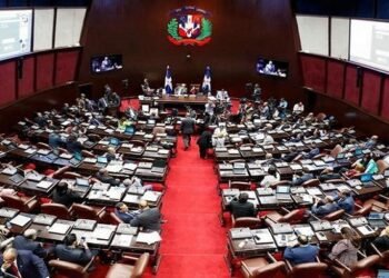 Diputados aprueban dos préstamos por 430 millones de dólares