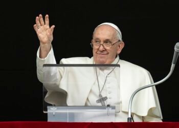 El papa pide a los jóvenes que difundan buenas noticias en redes sociales