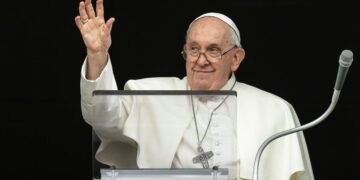 El papa pide a los jóvenes que difundan buenas noticias en redes sociales