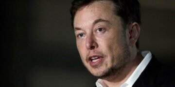 Musk advierte de «robots humanoides» en «era de la abundancia» de IA