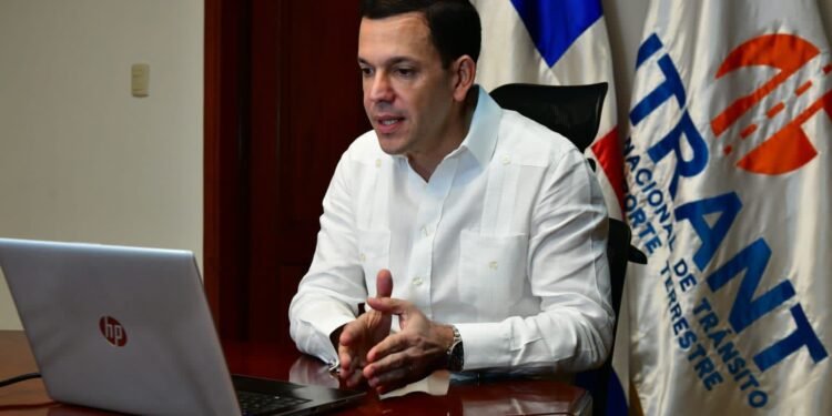 Reitera transparencia en proceso licitación semáforos inteligentes