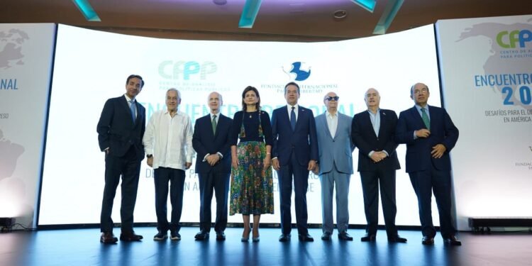 Exgobernantes latinoamericanos debaten en el país sobre calidad de la política