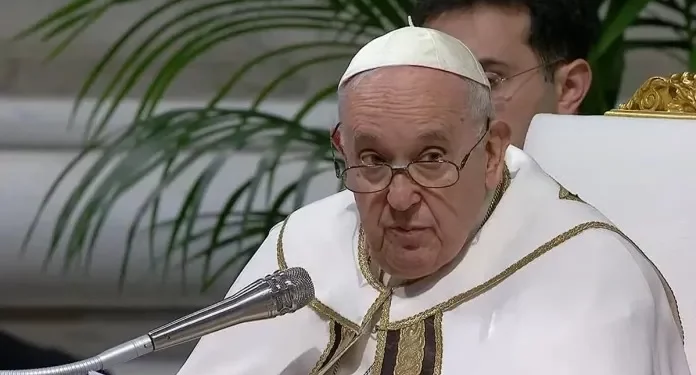 El papa aconseja separarse «un poco» del teléfono para cuidar la vida interior