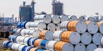 AIE revisa al alza la previsión de crecimiento de la demanda de petróleo en 2024