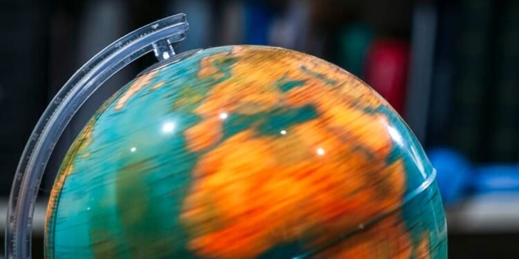 ¿Por qué no sentimos la rotación de la Tierra?