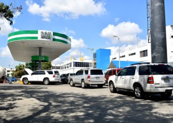 Gobierno promoverá conversión a gas natural del transporte masivo