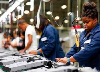 Creación de empleos en EEUU se reduce a 150,000 en octubre