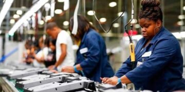 Creación de empleos en EEUU se reduce a 150,000 en octubre