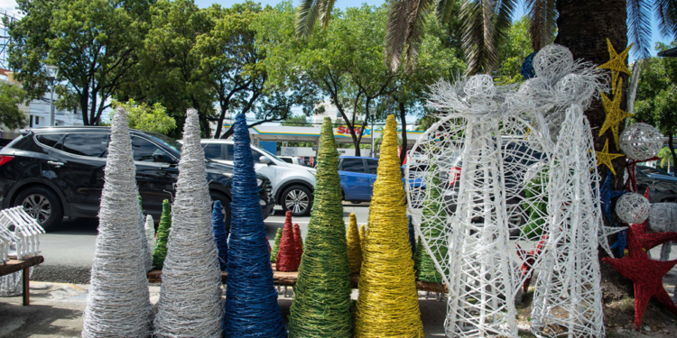 Los charamicos son un emblema navideño que sustenta a decenas de familias dominicanas