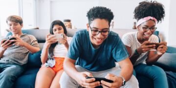 Un estudio demuestra que la adicción no es al móvil sino a la interacción social que permite