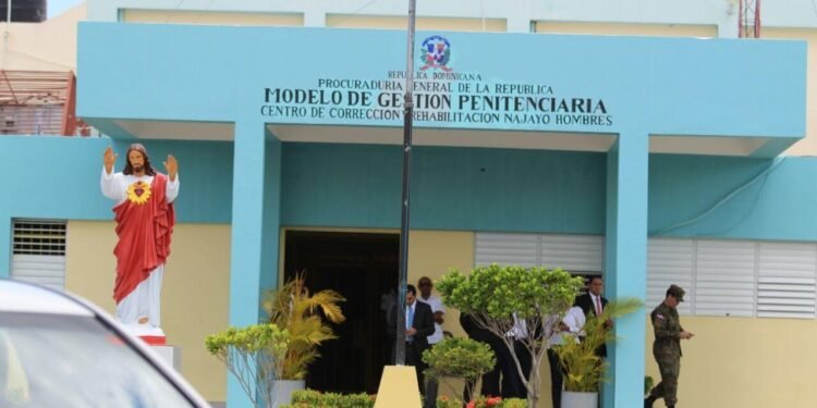 Instalan 214 cabinas telefónicas y herramientas tecnológicas en centros penitenciarios del país