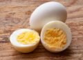 Si tienes más de 40 años, hierve tres huevos antes de dormir