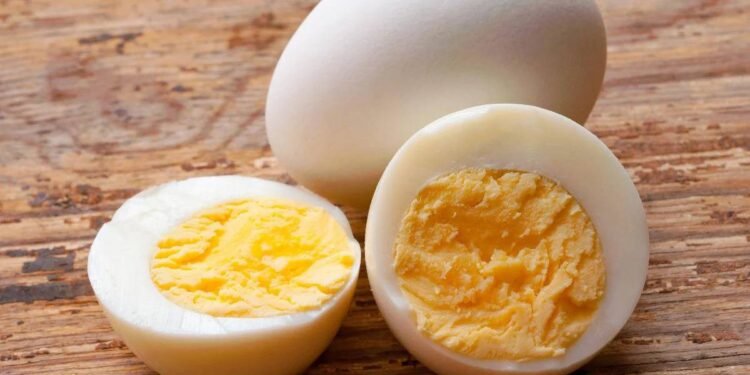 Si tienes más de 40 años, hierve tres huevos antes de dormir