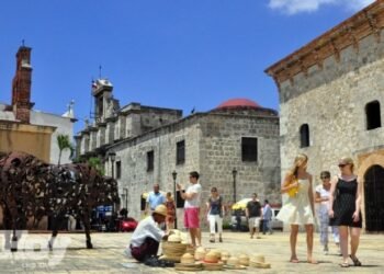 Plantean incentivos a compras como impulso al turismo de ciudades