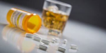Especialista resalta importancia de no mezclar antibióticos y alcohol