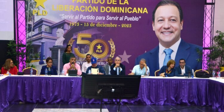 Danilo Medina destaca contribución del PLD al desarrollo del país en la celebración del 50 aniversario de este partido