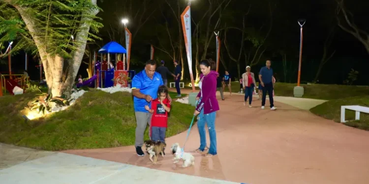 Alcaldía Santiago construyó un parque con área infantil y juegos inclusivos en Villa María