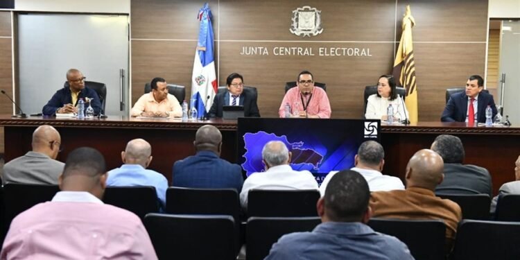 Mesa Técnica de la JCE se reúne con organizaciones políticas para ver avances de auditoria a los EDET
