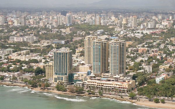 El Distrito Nacional y la provincia de Santo Domingo aportan el 40.7 % del PIB