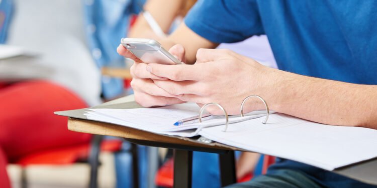 Mundo sin educación, nos jodimos…punto. Carta del profesor uruguayo Leonardo Haberkon