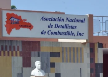 Anadegas asegura gasolinas deberán bajar 16 y 11 pesos en semana del 23 al 29